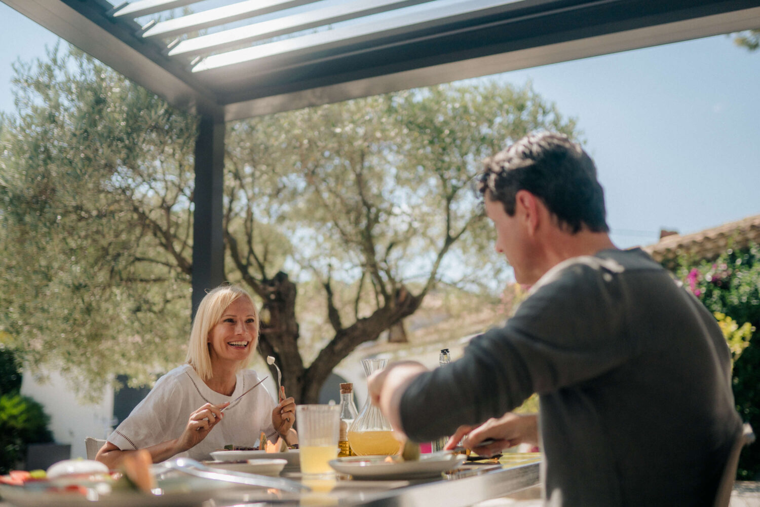 Pergola, beschermt tegen zon én regen